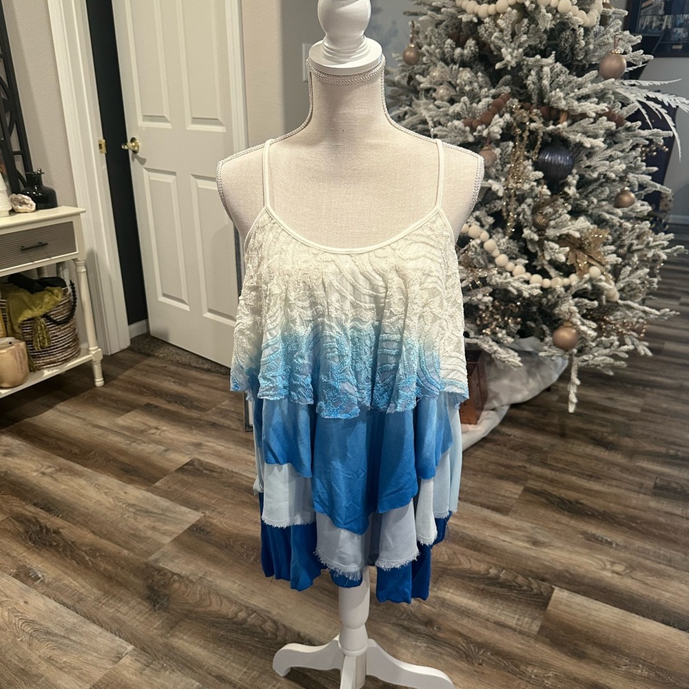 Gimmicks by BKE Blue and Cream tank